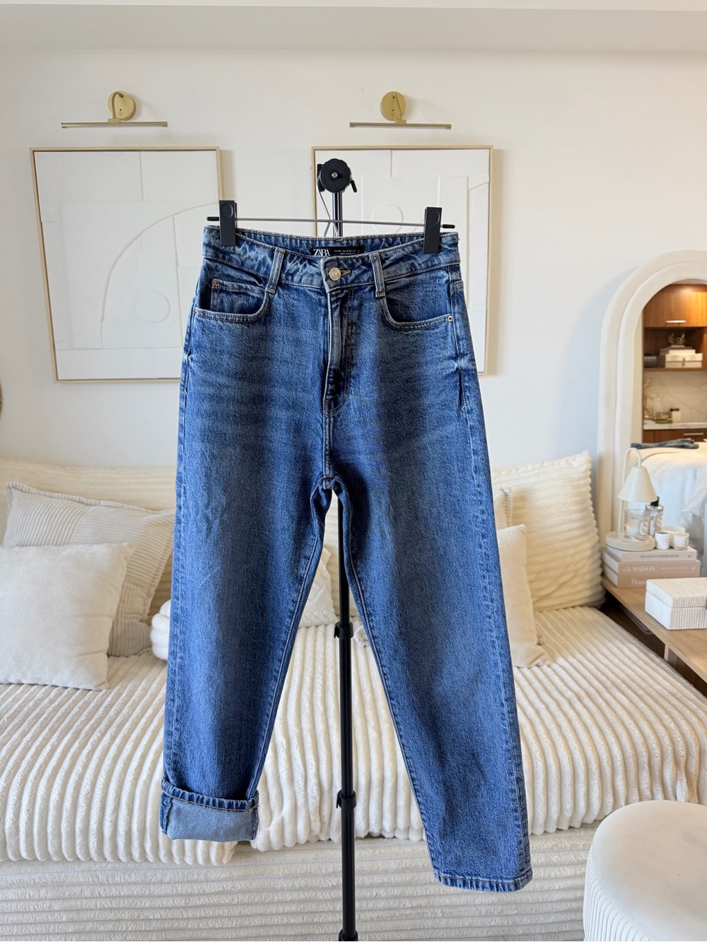 ZARA High Rise Mom Jeans – Medium Blue Wash – US 4